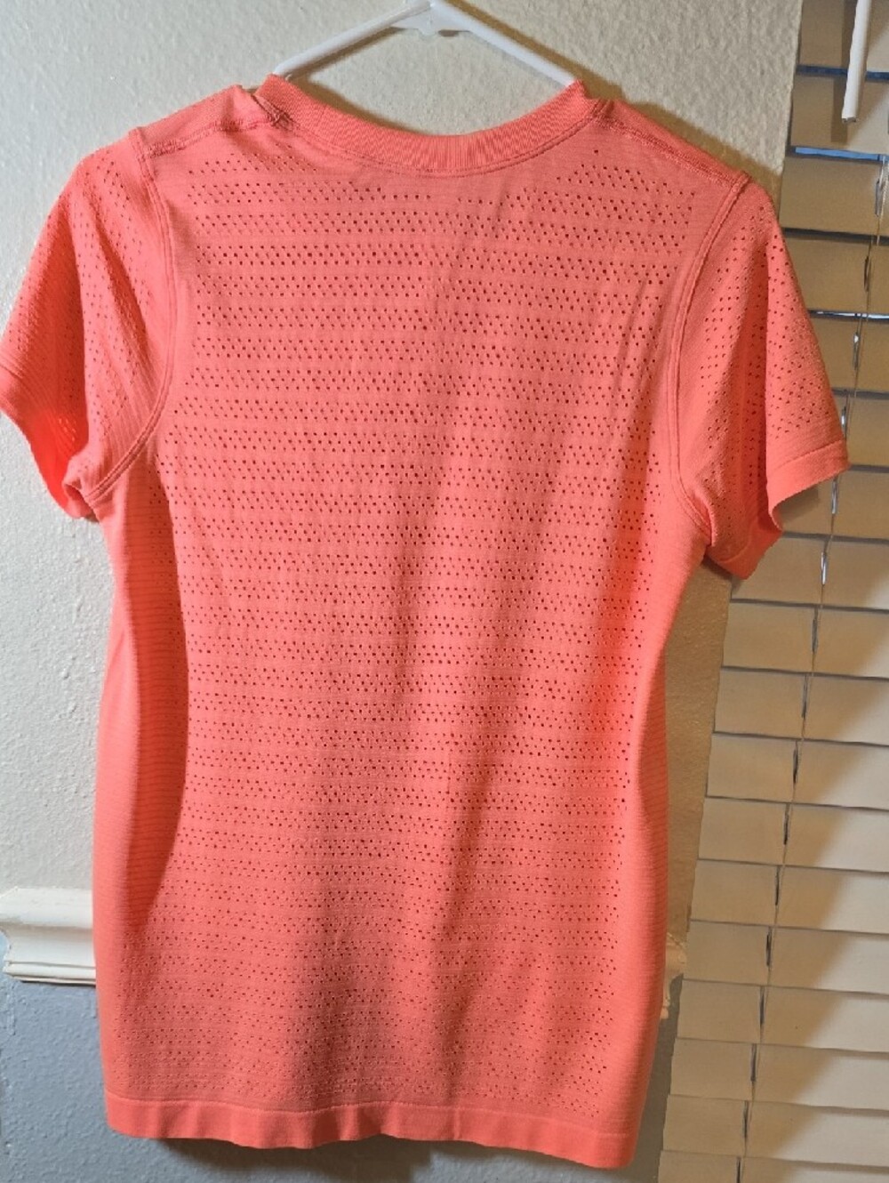Lululemon athletica Coral Perforated Short Sleeve Tee - Picture 2 of 4